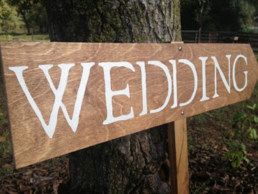 Wood Wedding Sign Featuring Goudy Old Style Font